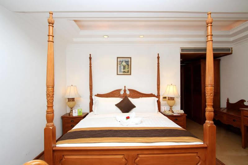 Shravanthi Sarovar Portico Bangalore Exterior foto